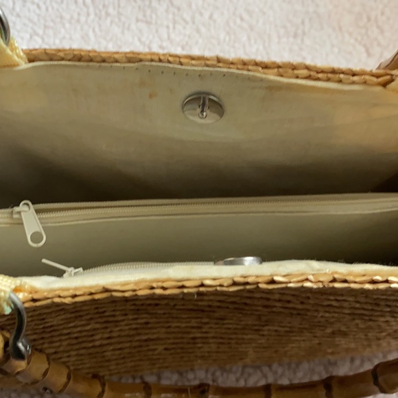 Tan straw bag with bamboo handles - Picture 8 of 8